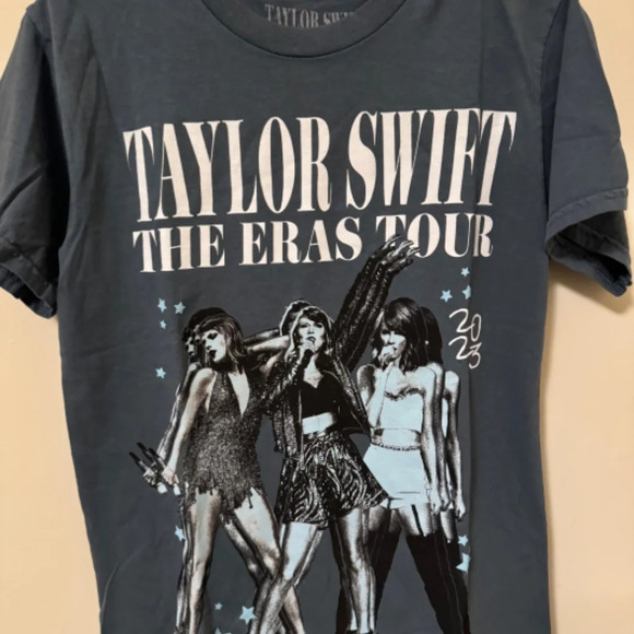 TAYLOR SWIFT | THE ERAS TOUR 1989 ALBUM T-SHIRT - SIZE MEDIUM - 2 AVAILABLE - Picture 7 of 8